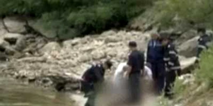 Bărbatul s-a înecat în şanţ 