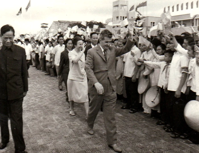 În iunie 1971, cu doar câteva luni ca gripa să lovească România, cuplul Ceaușescu vizita Vietnamul, unul dintre focarele pandemiei