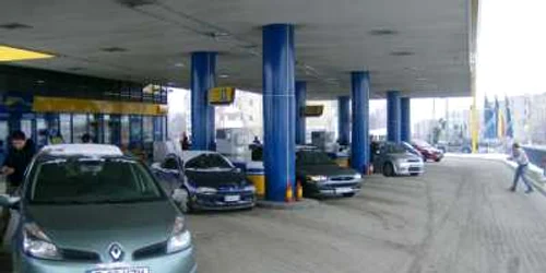 Comerţul cu amănuntul al carburanţilor pentru  autovehicule a scăzut cu 7,2%