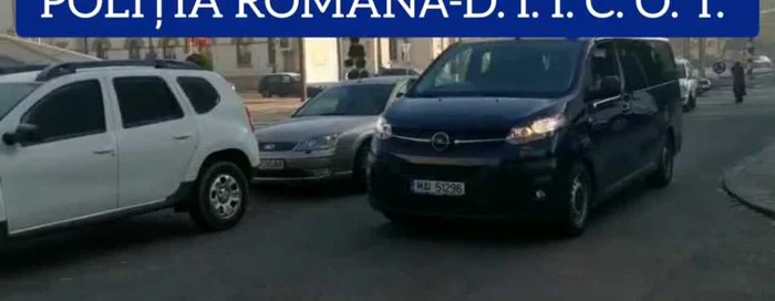 Oamenii legi au efectuat mai multe percheziţii