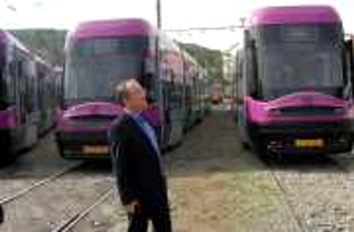 Emil Boc, la inaugurarea tramvaielor moderne. FOTO: Adevărul