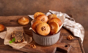 Fursecurile cu miere si nuca  Sursa foto shutterstock 2220608125 jpg