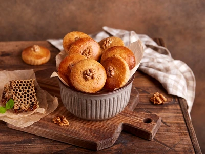 Fursecurile cu miere si nuca  Sursa foto shutterstock 2220608125 jpg