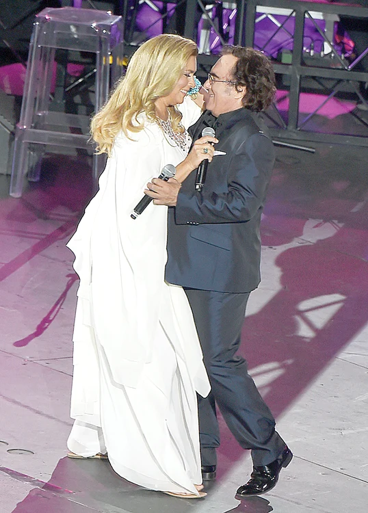 
    Cei doi interpreţi  italieni reaprind  sentimentele  de amor  