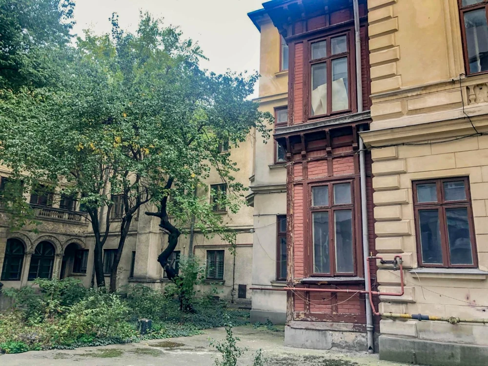Casele Take Ionescu, curte interioară, fotografie de Patricia Lupuţiu, 2020