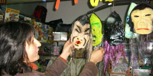 Bacău: „Grozăviile“ au umflat buzunarele comercianţilor