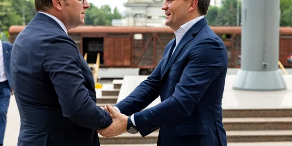Dorin Recean Oliver Varhelyi Chisinau jpg