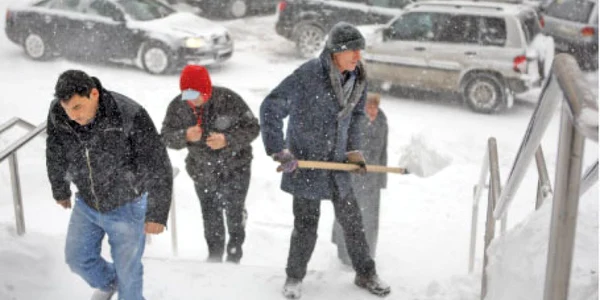 Ninsorile din ultima vreme au paralizat sud-estul ţării  