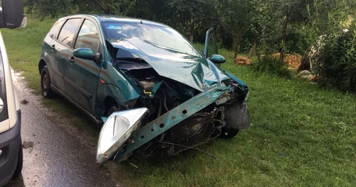 Maşina a fost serios avariată
