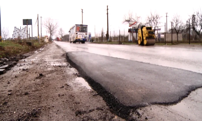 Drumul Naţional a necesitat reparaţii. D.G. ARHIVĂ.