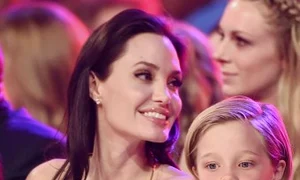 Angelina Jolie este cea care îi plătește tratamentul lui Shiloh jpeg