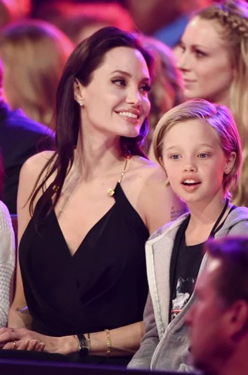 Angelina Jolie este cea care îi plătește tratamentul lui Shiloh