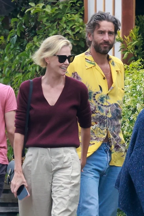 Charlize și Alex sunt împreună de câteva luni (Foto: PROFIMEDIA)