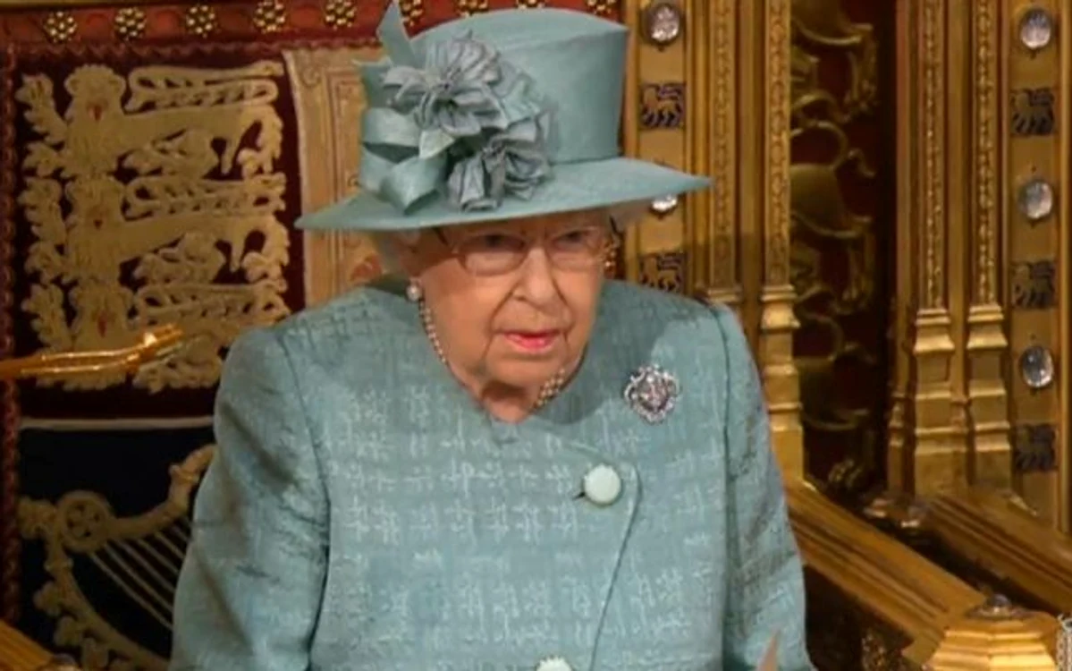 Regina Elisabeta a II-a a Marii Britanii prezentând priorităţile premierului său Boris Johnson în faţa Camerei Comunelor FOTO EPA-EFE