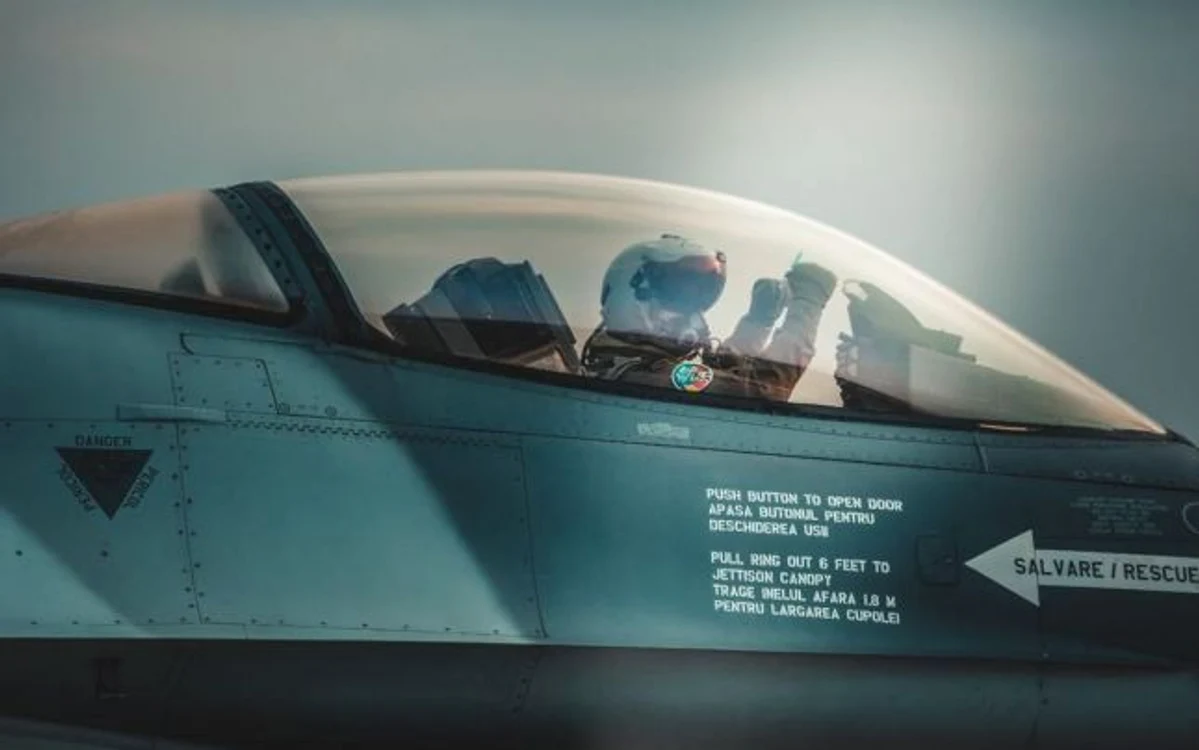 Piloţii români au adus avioanele din Portugalia FOTO MApN