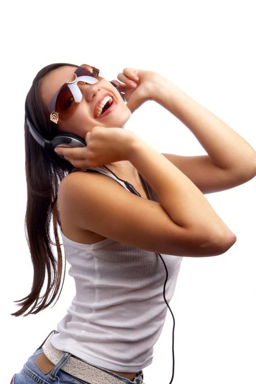 
    Utilizatorii Zonga, cel mai mare serviu local de muzică din România, ascultă pe smartpohe foarte multă muzică autohtonăShutterstock  