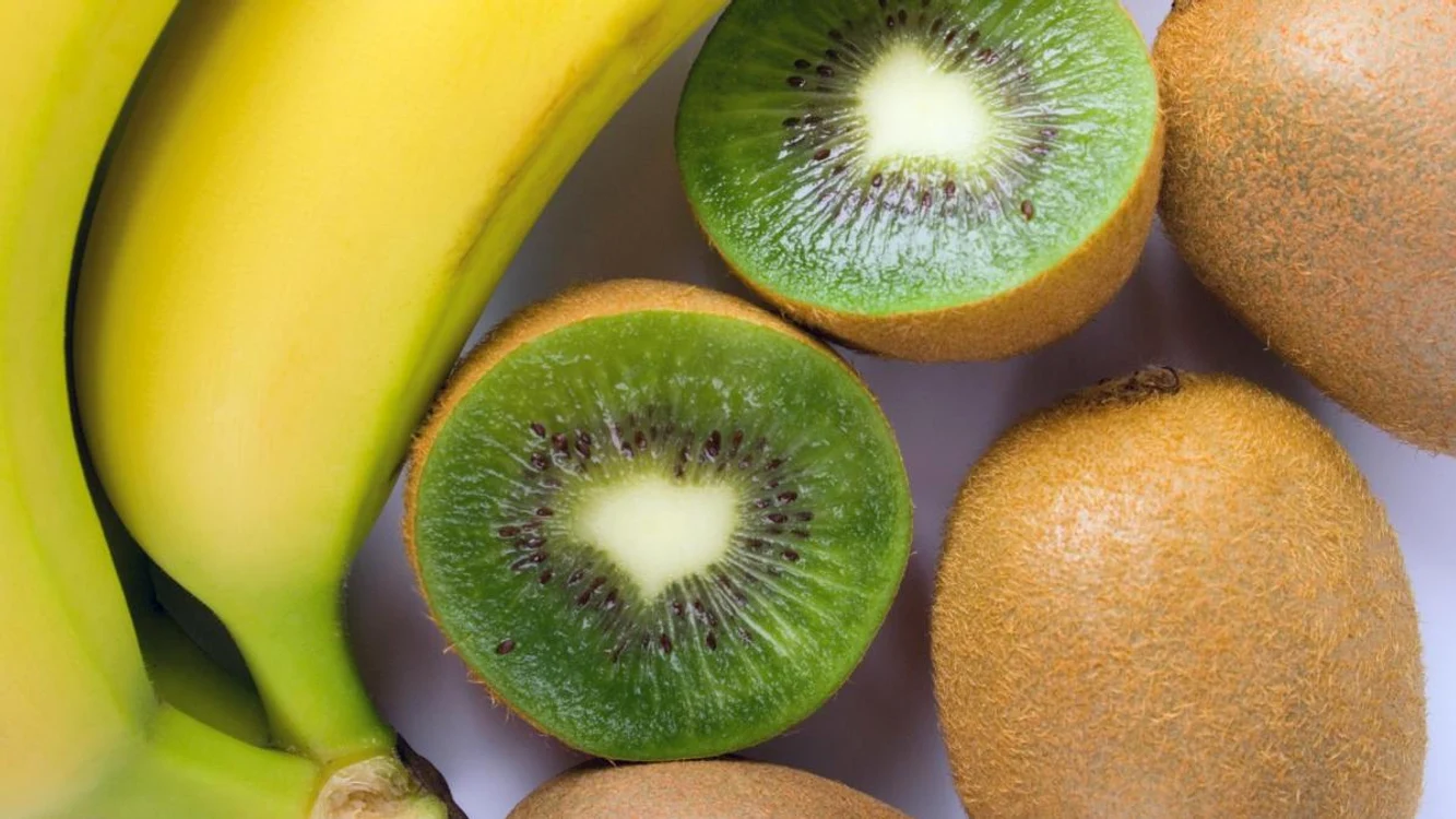 Banane sau kiwi: care fruct are mai mult potasiu.