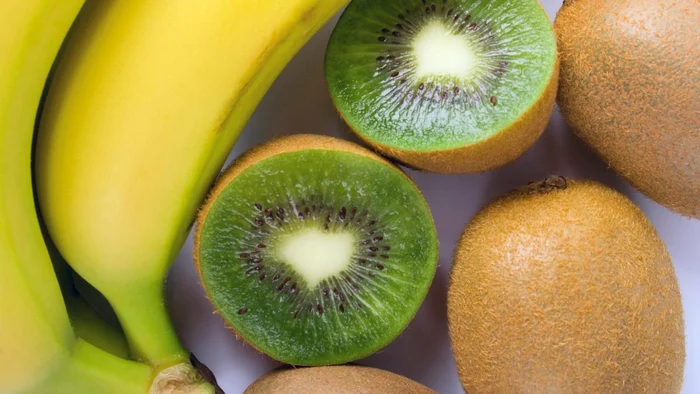 Banane sau kiwi: care fruct are mai mult potasiu.