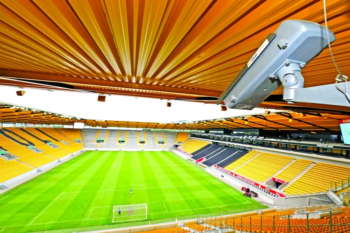 Una dintre cele şapte camere montate în preajma unei porţi, pe stadioanele de la CM, care va urmări continuu balonul. FOTO: Reuters