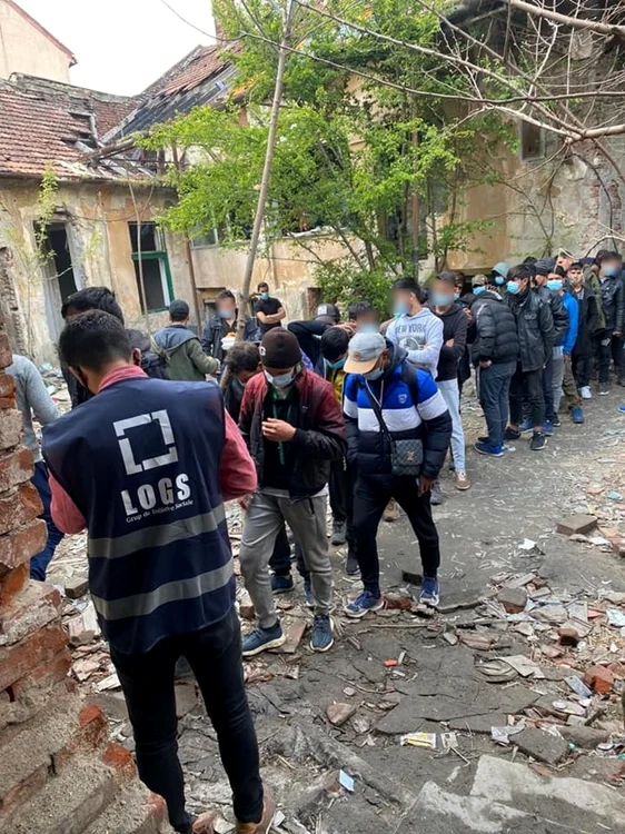 Migranţii primesc sprijin din partea celor din Asociaţia Logs din Timişoara  FOTO Logs