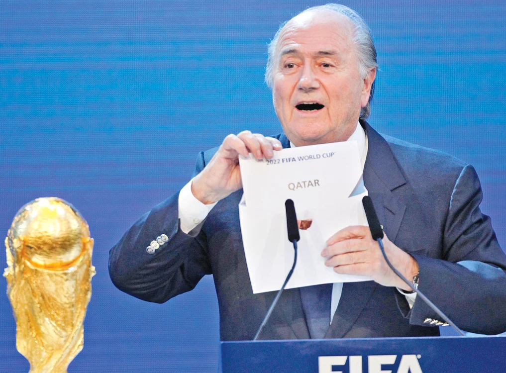 
    Sepp Blatter,  în momentul în  care a anunţat  gazda Cupei  Mondiale din 2022FOTO: AP   