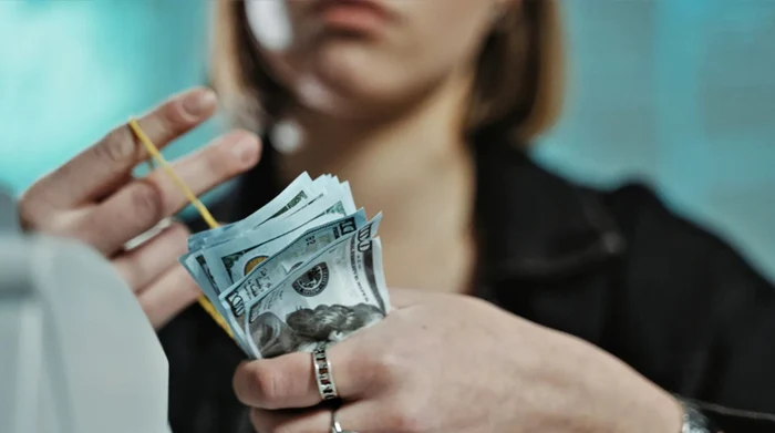 Potrivit unui studiu, cuplurile în care femeia câștigă mai mult nu rezistă