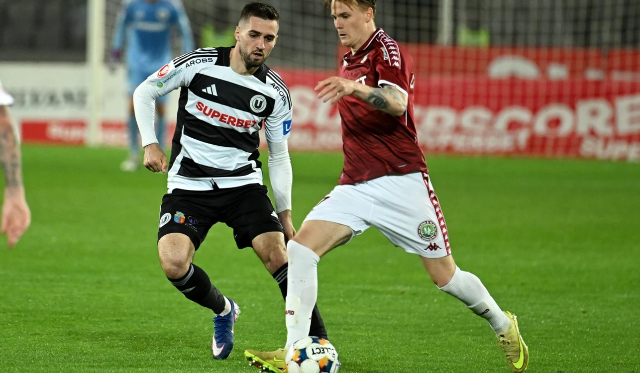 Dorin Codrea (stânga) o menține pe U. Cluj în lupta pentru titlu (FOTO: Sportpictures)
