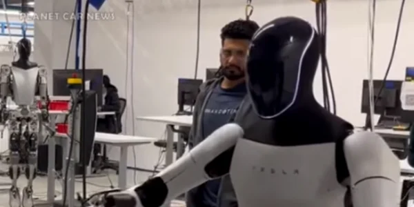 Tesla Optimus, captură video