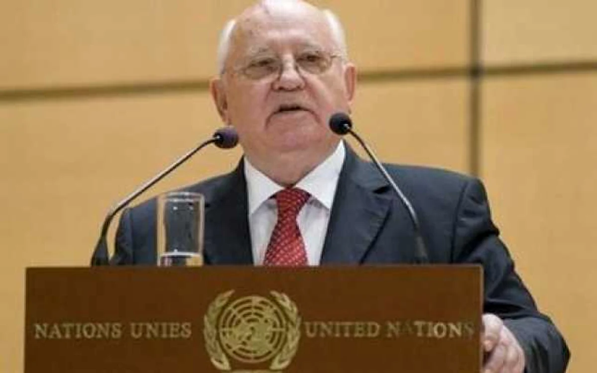 Gorbaciov le cere marilor puteri să reducă arsenalele nucleare