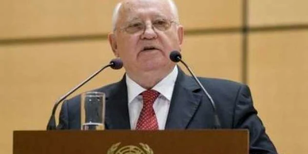 Gorbaciov le cere marilor puteri să reducă arsenalele nucleare