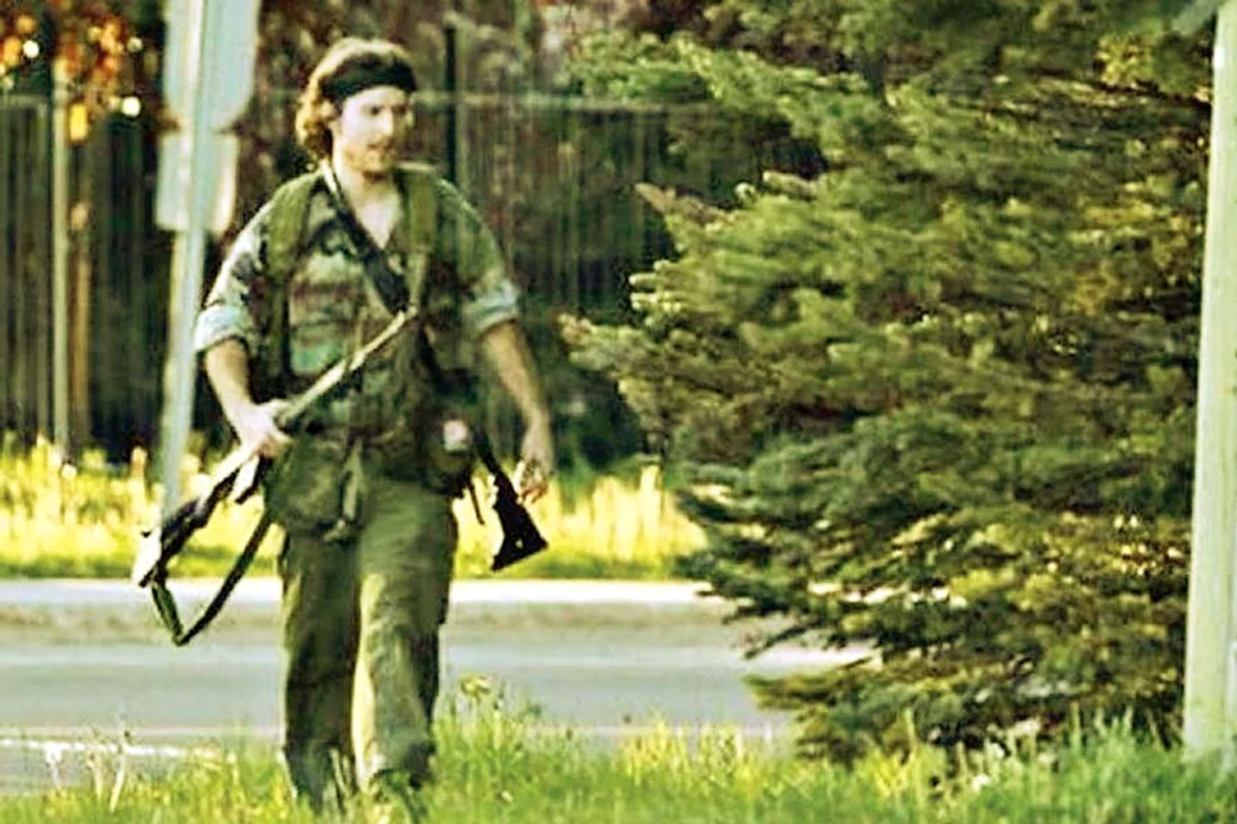
    Justin Bourque  