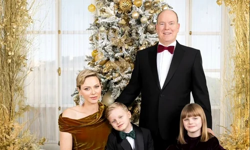 Prințul Albert de Monaco și Prințesa Charlenne cu copiii lor jpg