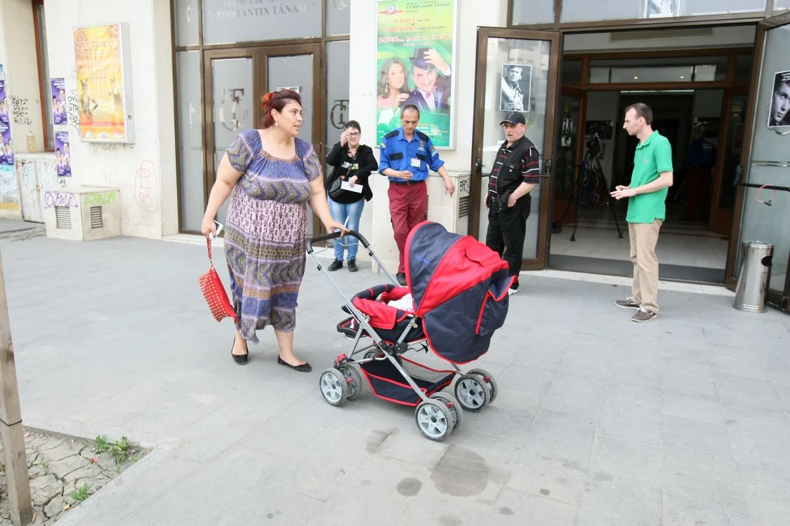 Fiica Andei Călugăreanu a plecat după câteva minute de la teatru