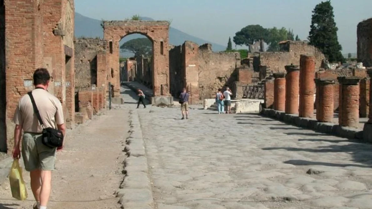 Senzori și sateliți folosiți pentru salvarea Pompeii ului jpeg