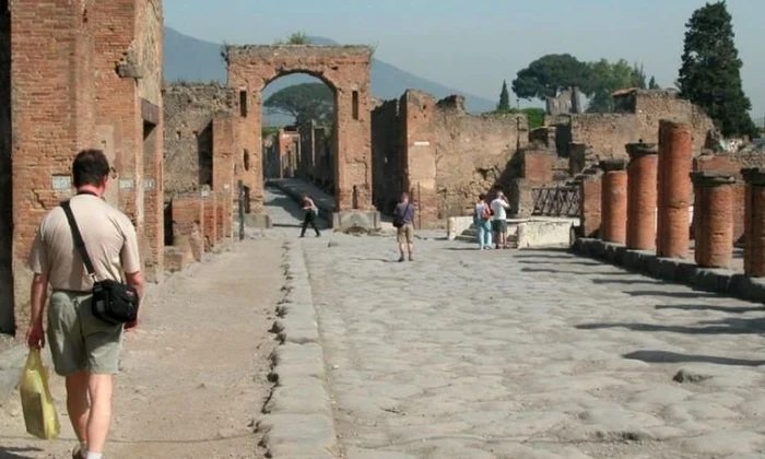 Senzori și sateliți folosiți pentru salvarea Pompeii ului jpeg