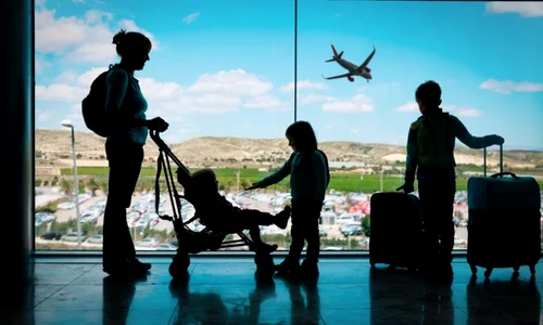 copii calatorie avion jpg