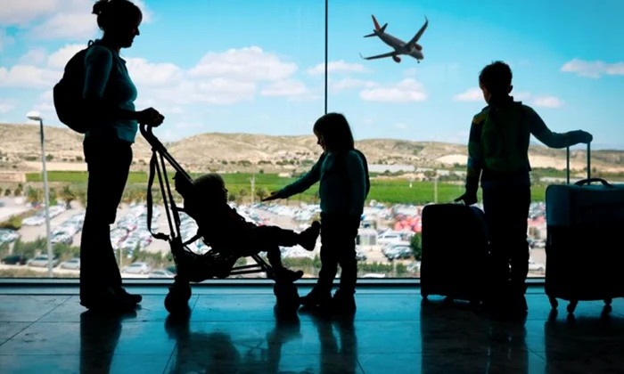 copii calatorie avion jpg