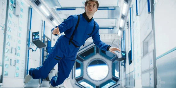Astronaut - zero gravitație FOTO Shutterstock 