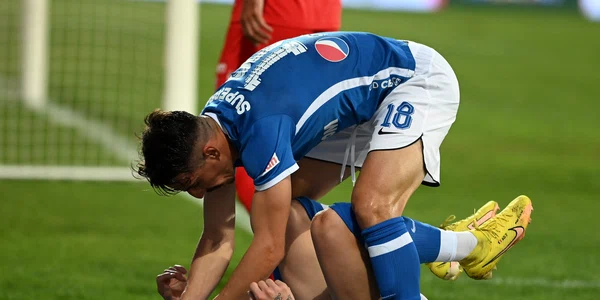 Andrei Viorel Artean il felicita pe Denis Alibec dupa un penalty obtinut FOTO Sport Pictures