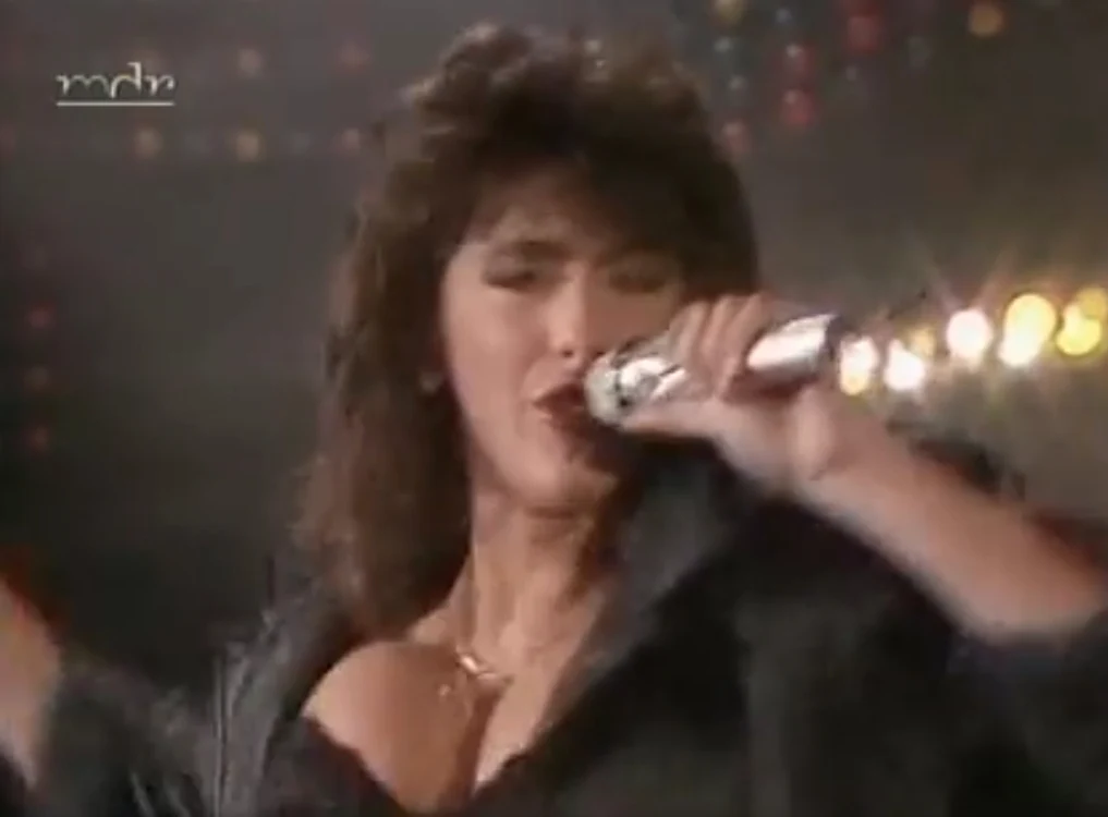
    Sabrina Salerno cânta şi dansa cu o energie extraordinarăcaptură video  