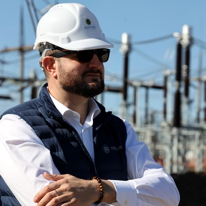 Lucrările vor dura mai multe zile. FOTO: Facebook.com/ Dorin Junghietu