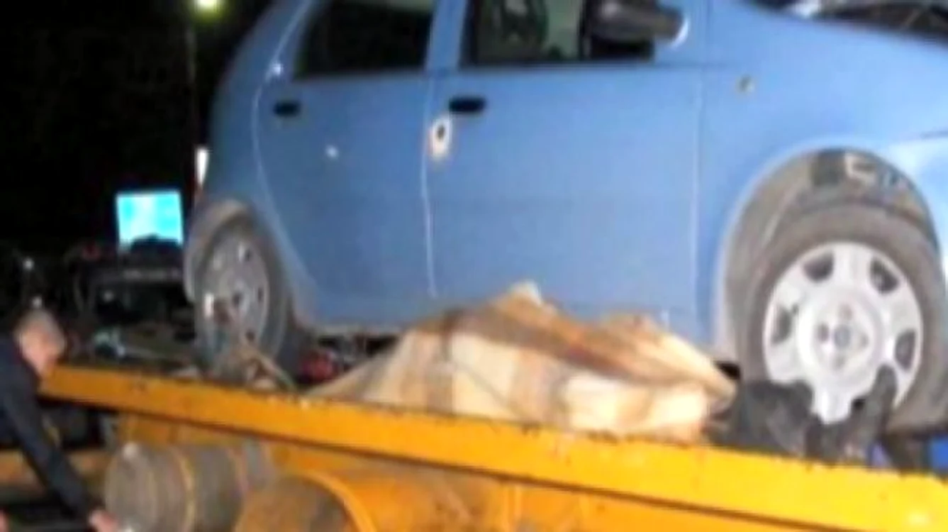 Cavadrul bărbatului, înfăşurat într-o pătură