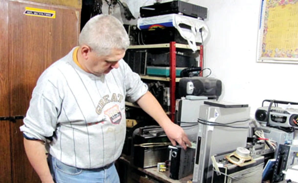Florin Gătăianţu repară electronice din 1980