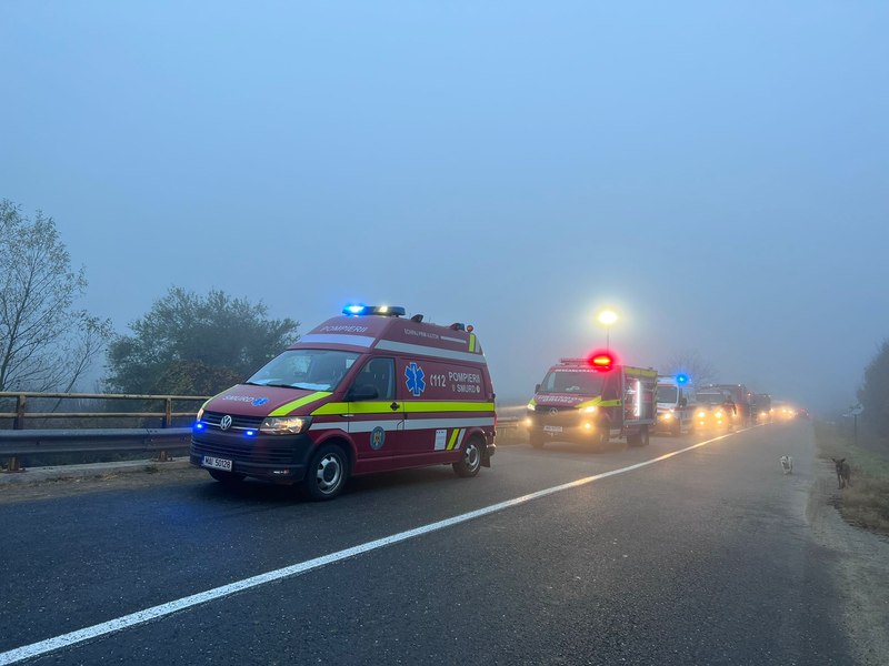 Microbuz pentru pasageri, implicat într-un accident în Sibiu. Șapte oameni au trăit clipe de coșmar