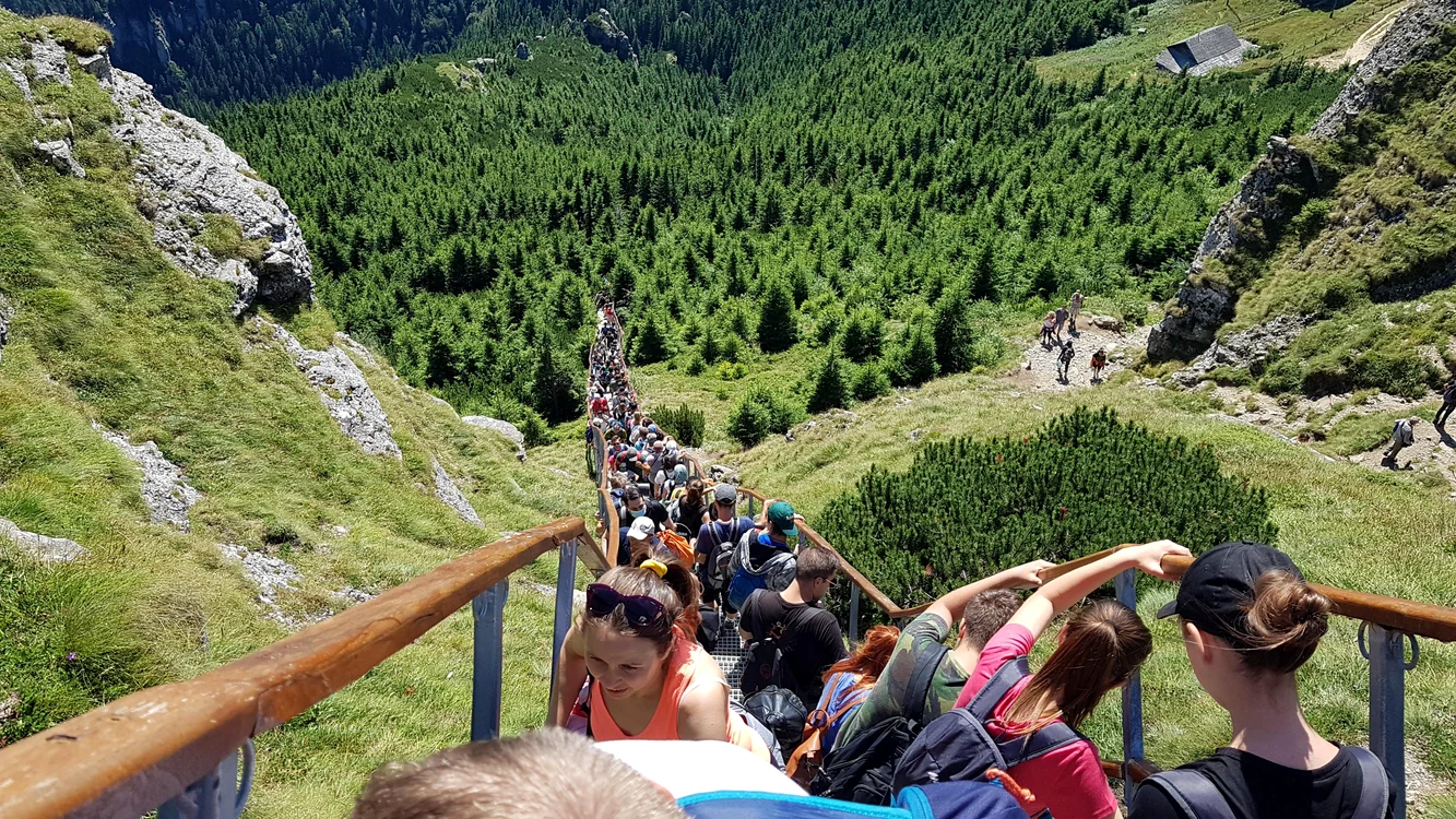 „Trafic greu“, pe scările de la Toaca FOTO Reddit.com