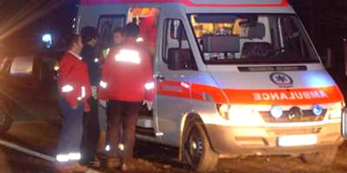 Victima a fost transportată cu ambulanța la morga Spitalului Județean 