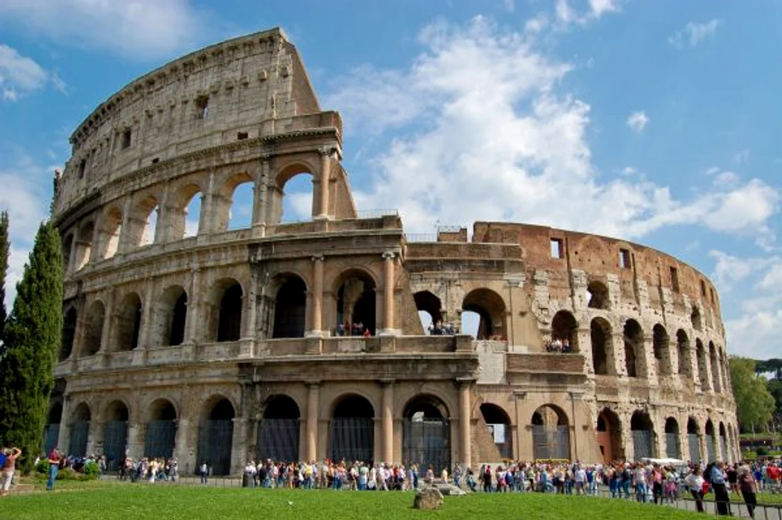 Românii care au votat la Roma au aşteptat cinci ore la coadă