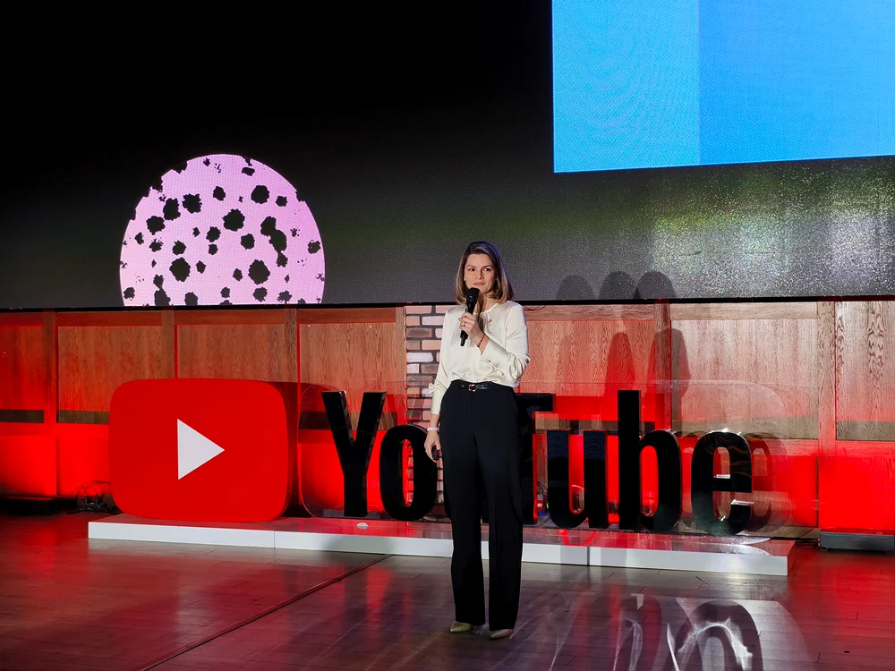 Elisabeta Moraru, impresionată de viteza cu care s-a dezvoltat YouTube. / foto: Adrian Pogîngeanu