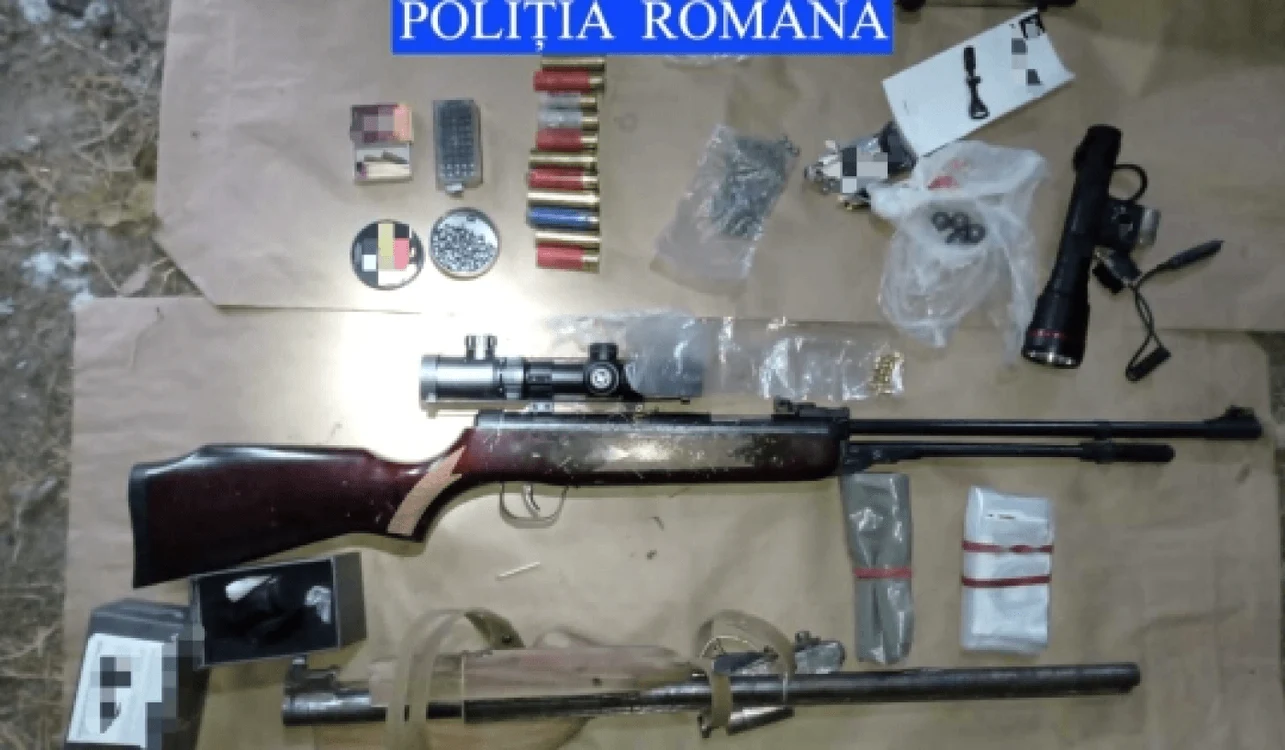 Arma și muniția au fost confiscate FOTO Arhiva Adevărul
