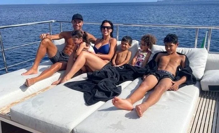 Cristiano Ronaldo și iubita lui, Georgina, la plajă pe yachtFOTO: Instagram